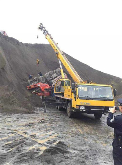 罗山上犹道路救援